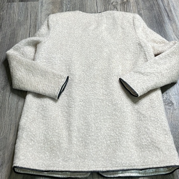 Forever 21 Women’s Juniors Cream and Black Zip Up Felt Jacket, size medium - Picture 10 of 13